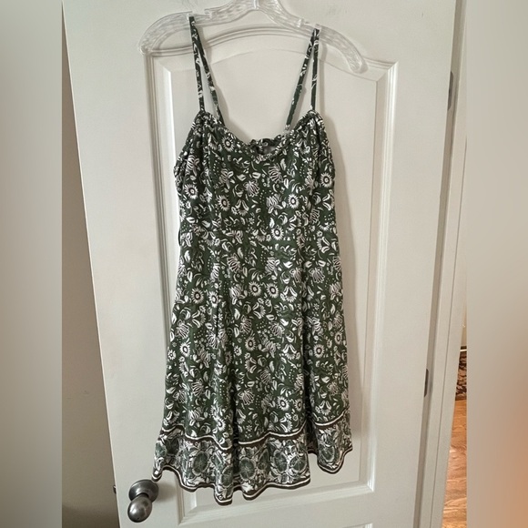 Sincerly Jules Dresses & Skirts - Sincerely Jules Olive Green Floral Dress Adjustable Straps, Lined Size Jrs. XL